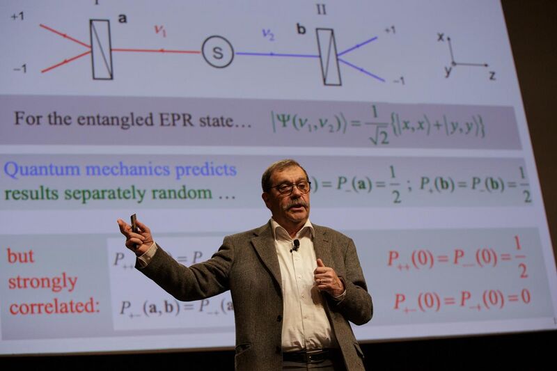 File:PHYSIQUE QUANTIQUE LES TRAVAUX D'ALAIN ASPECT, PROFESSEUR À L’X, COURONNÉS DU PRIX NOBEL 2022 (52489082838).jpg