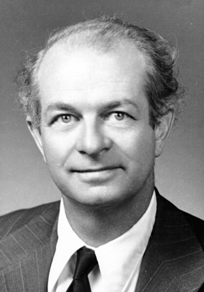 File:Linus Pauling in the 1940s.jpg